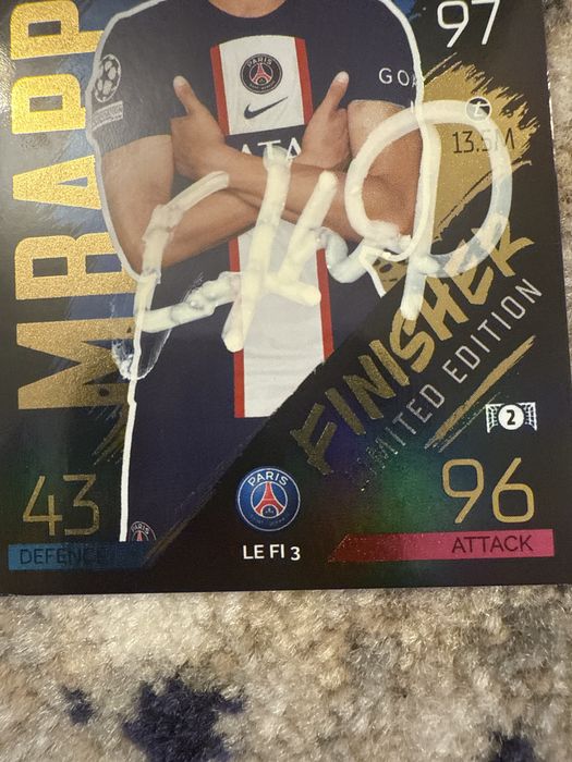 Vand cartonas semnat de mbappe