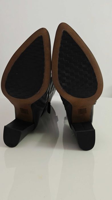 НОВИ Елегантни ботуши от естествена кожа със златисти елементи