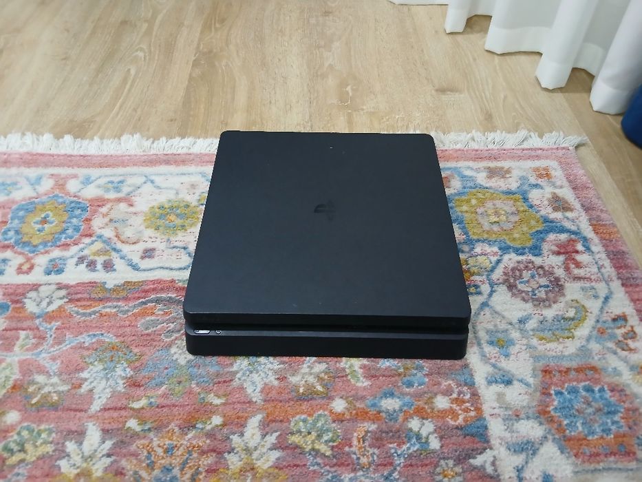 Срочно продам PlayStation 4 в Астане!