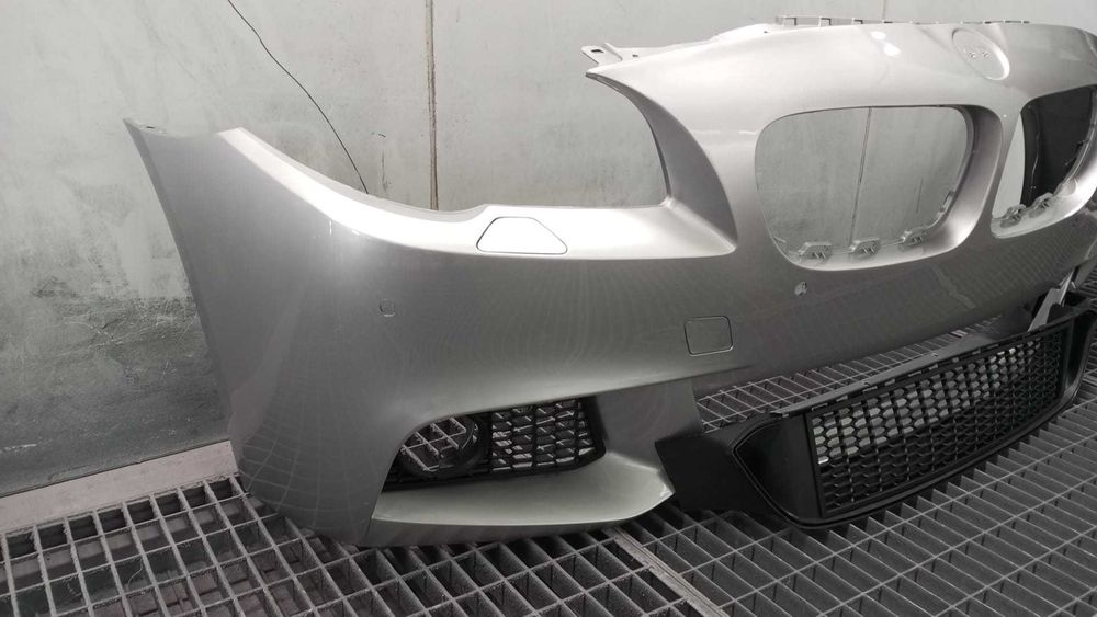 Bara Fata BMW F10 An 2010-2013 M Look (354 (Gri Deschis / Argintiu))