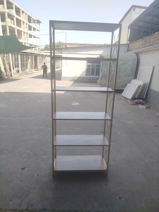 Мебел из лифта. Стелаж