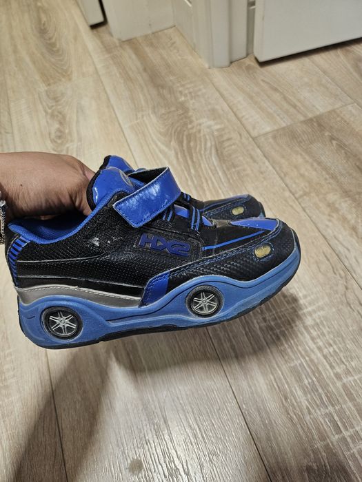 Продам роликовые кроссовки Heelys