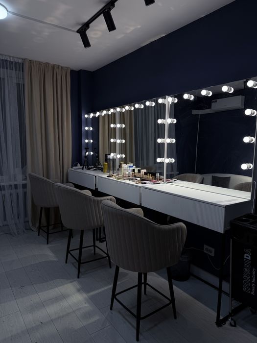 Визажный стол для визажиста