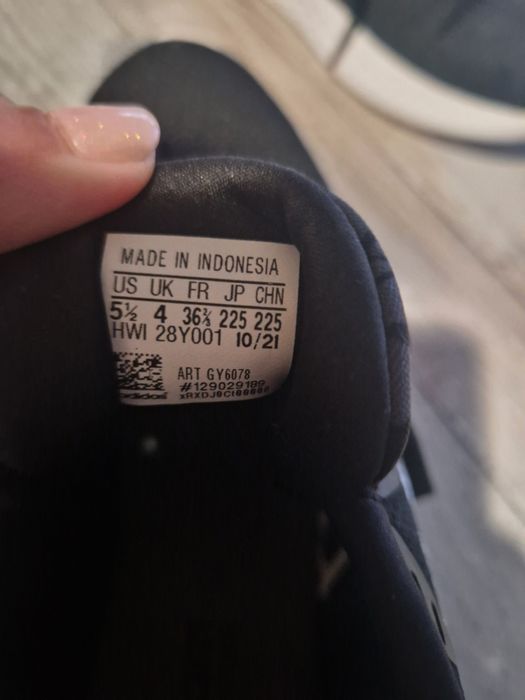 Маратонки Адидас  36.5