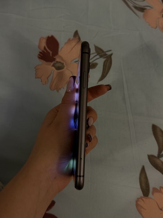 Iphone 11 телефон