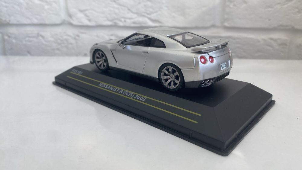 Масштабная модель 1/43 Nissan