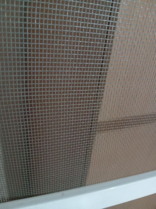 Продам москитную сетку на дверь