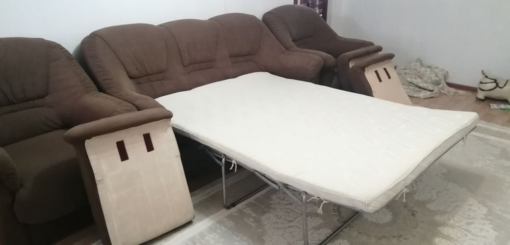 Диван с двумя креслами