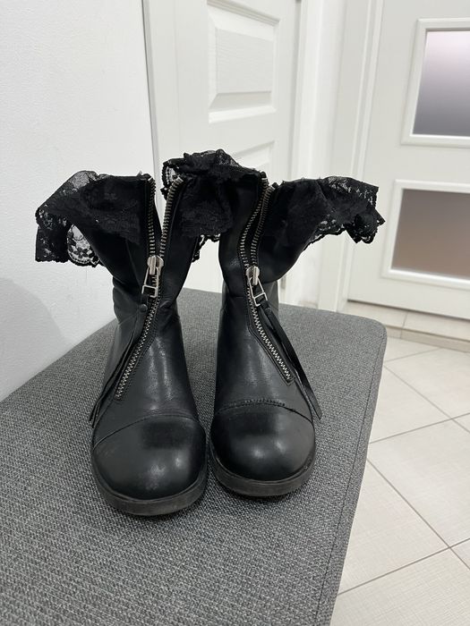 Боти, естествена кожа с дантела