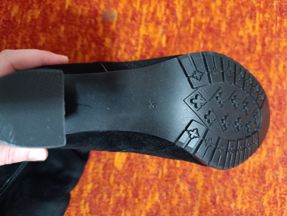 Новые Сапоги женские замшевые до колен 38 р., с мехом