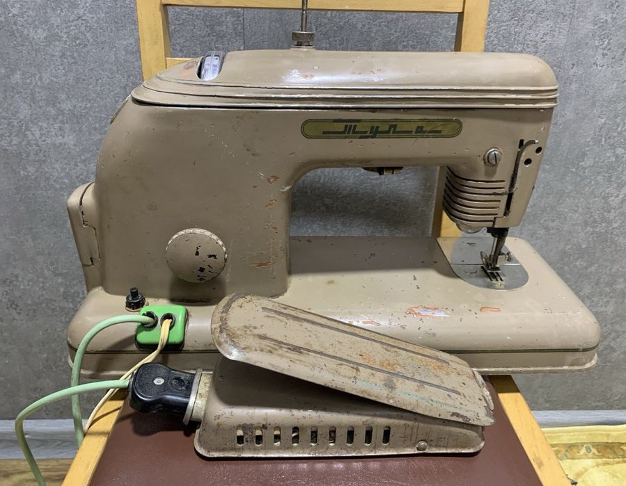 Продам швейную машинку 1957 года