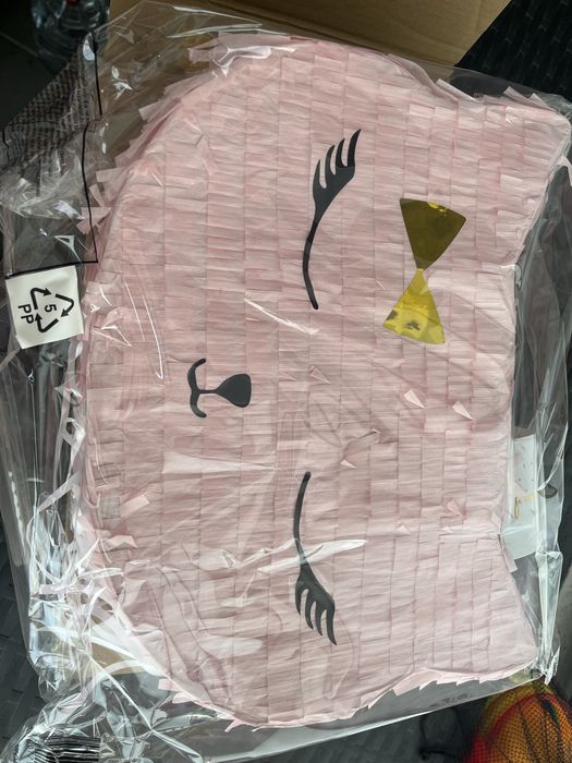 Piniata roz pentru fetite