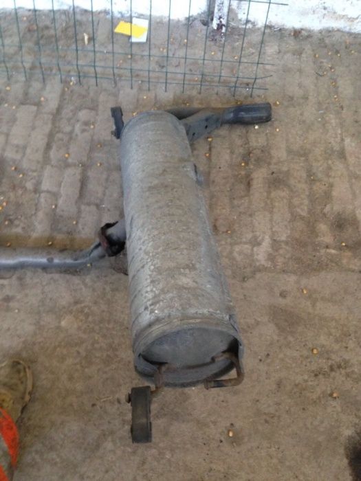 Vând toba evacuare(eșapament)toyota rav 4 diesel de 2.0 litri din 2005