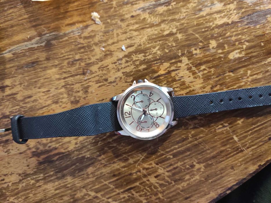 Продавам часовник NEWYORKER