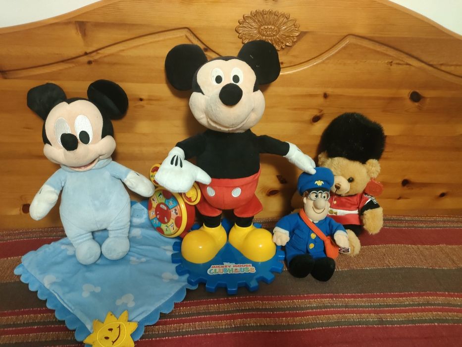 Jucării de pluș cu baterii muzicale