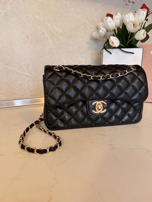 Дамска чанта Chanel Classic среден размер