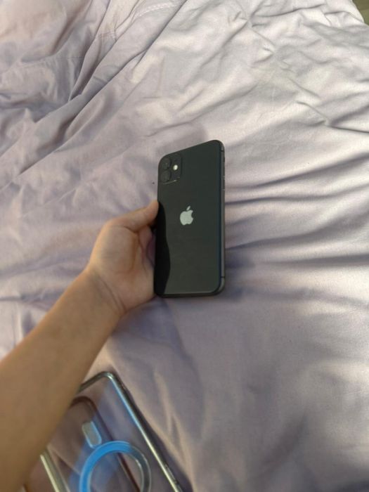 Продам айфон 11