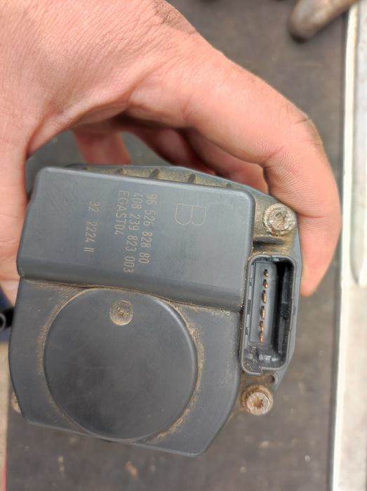 Дроселова клапа за Пежо-407(бензин).