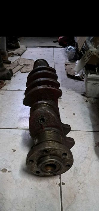 продавам колянов вал газ 51