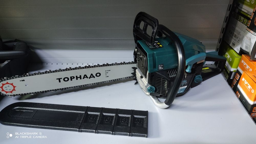 Бензиновая цепная пила. Бензопила. Мотопила.