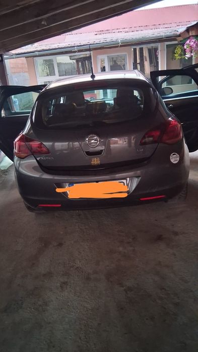 Vând Opel Astra j