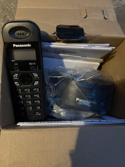 безжичен телефон Panasonic KX-TG1311.