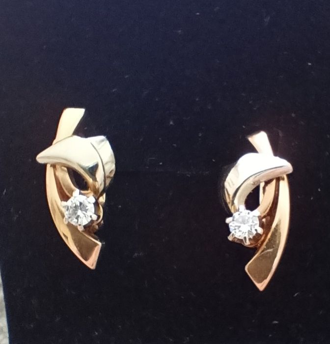 Золотые серьги с бриллиантами