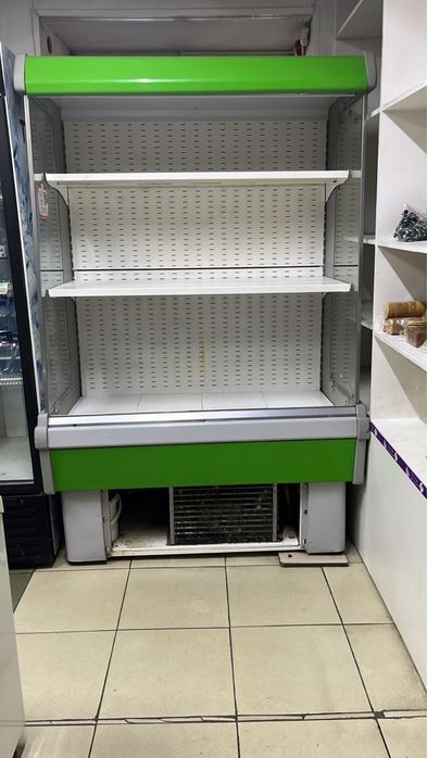 Продам молочный холодильник