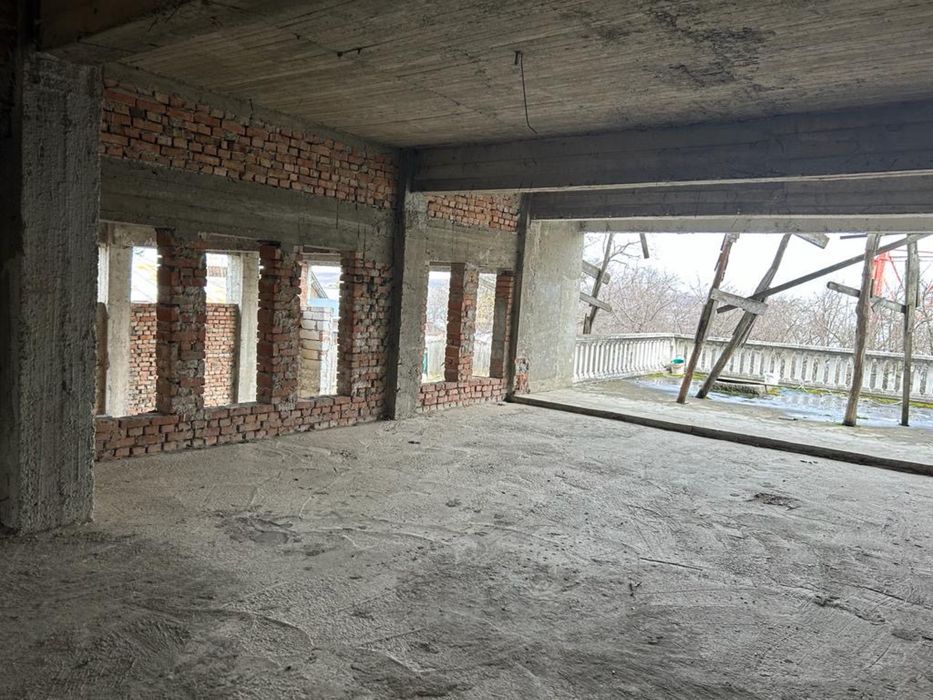 Vand casa la rosu aprox 630mp cu teren aprox 900mp / ACCEPT  VARIANTE