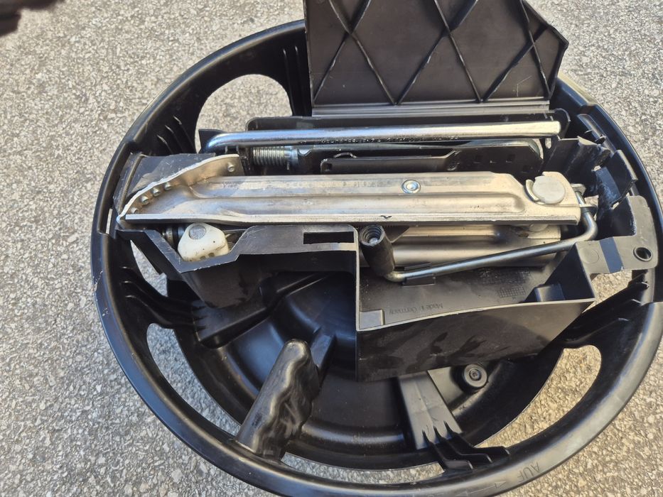 Резервен комплект Мерцедес E CLS S C class крик ключ кука Mercedes