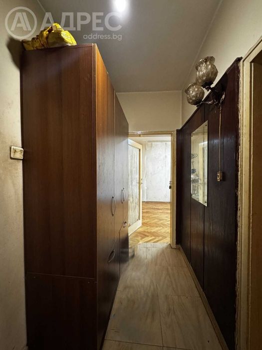 Двустаен апартамент, Център, 65 кв.м., ет. 1, тухла, за ремонт