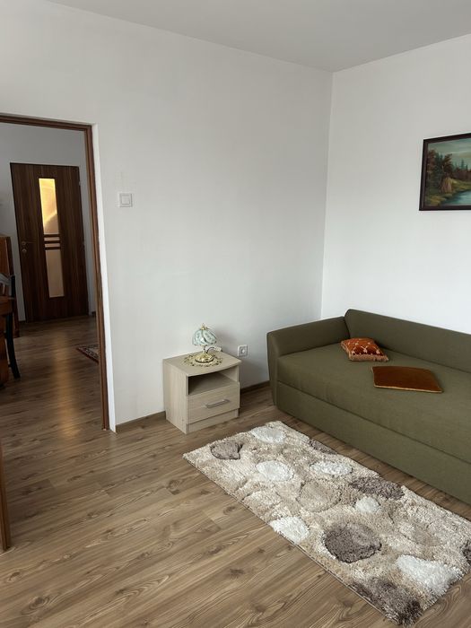PROPRIETAR vand apartament 2 camere semidecomandat, ultracentral,BACAU