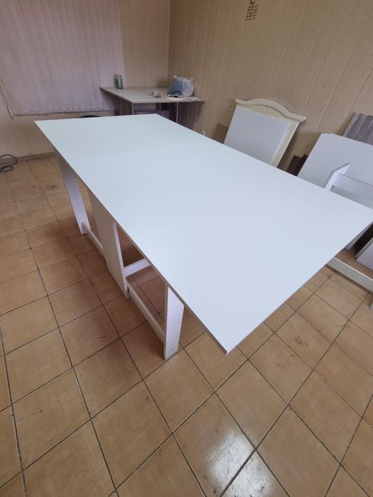 Стол книжки новые