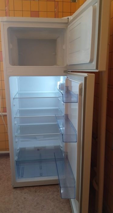 Холодильник Beko белый.
