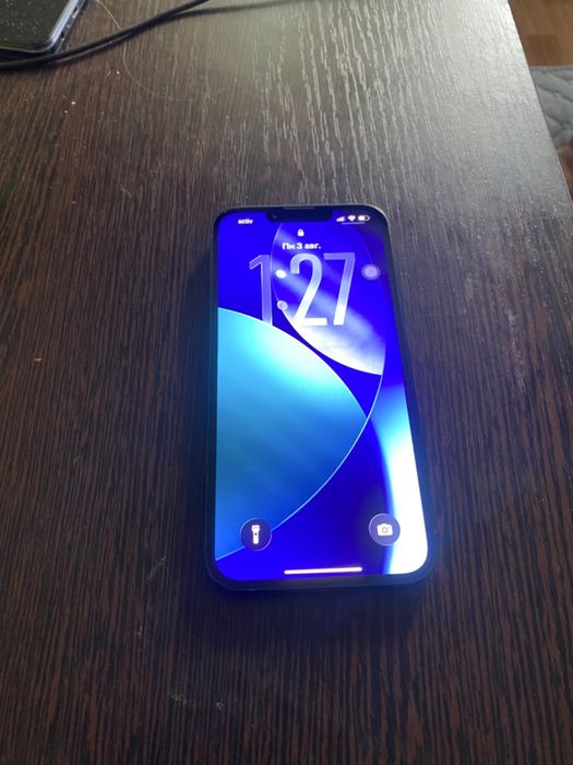 Обменяю iPhone 13 на машину