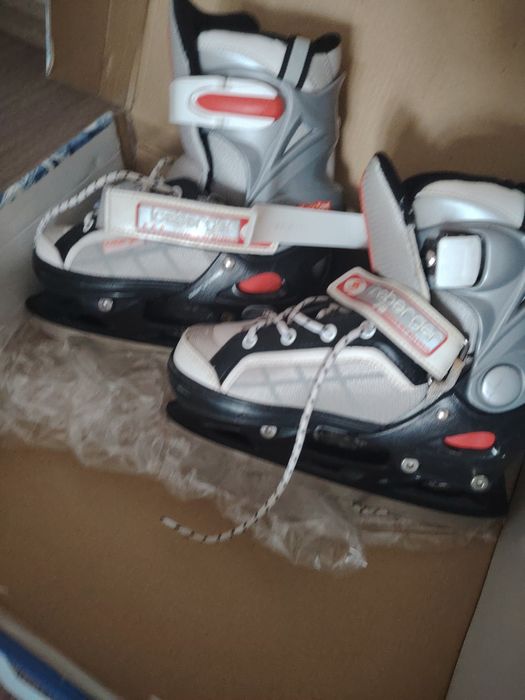 Продам ледовые коньки