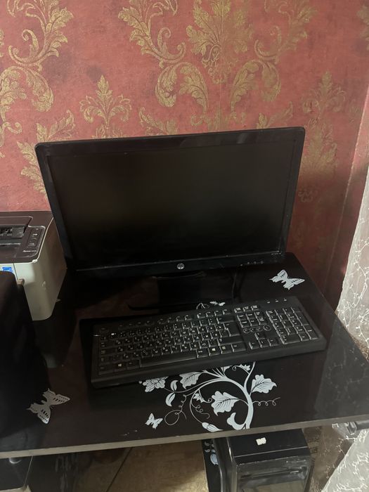 В Астане Продается компьютер вместе со столом