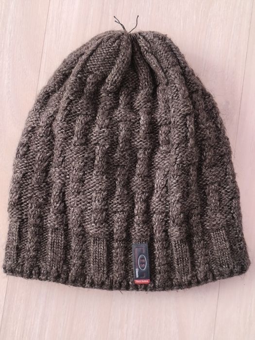 Шапки зимние и шарф