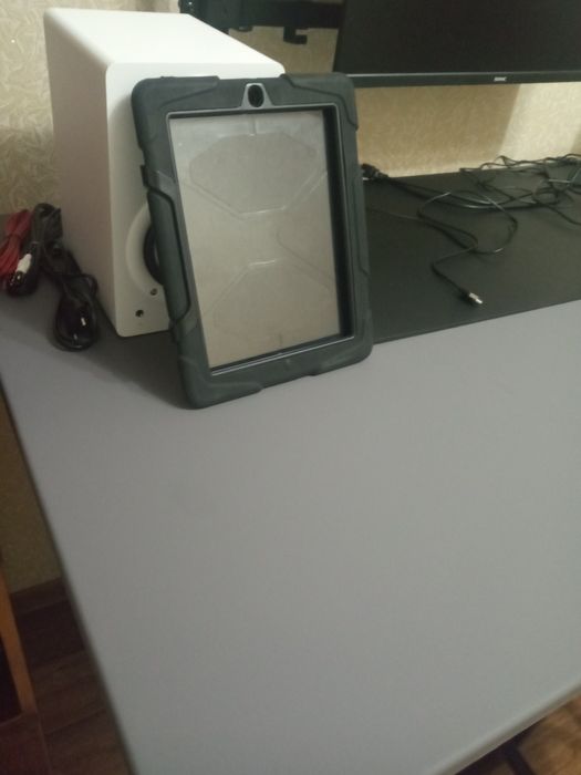 Антивандальный кейс Griffin для iPad 2th, 3th + gen