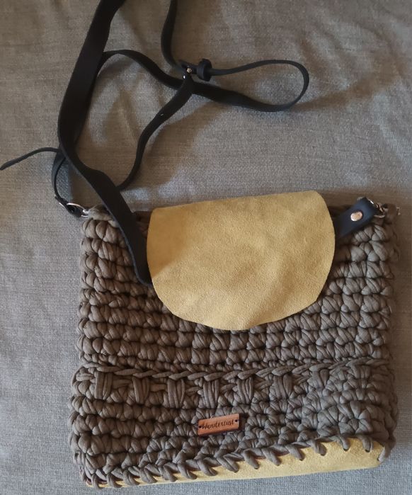 Симпатични чанти в търсене на нов дом