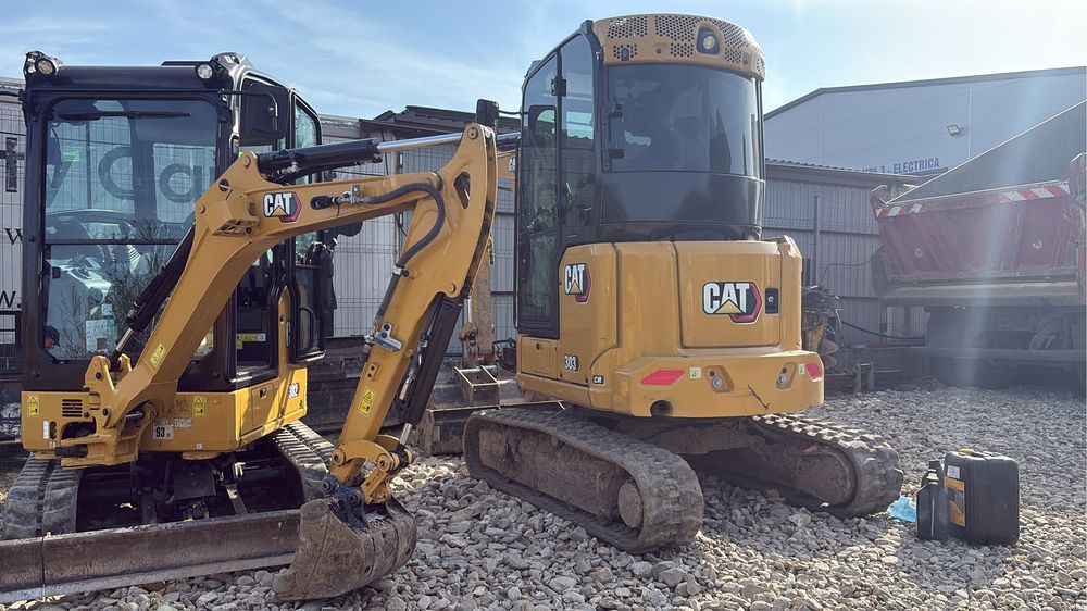 Inchiriere miniexcavator terasamente si bascule nisip piatra pamant montaj fose defrisari demolari constructi .