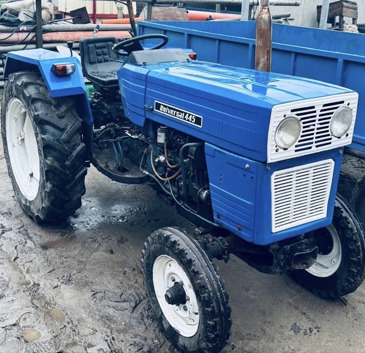 Tractor Universal 445