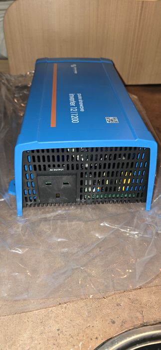 Victron Inverter Инвертор 12/220v , 1200W