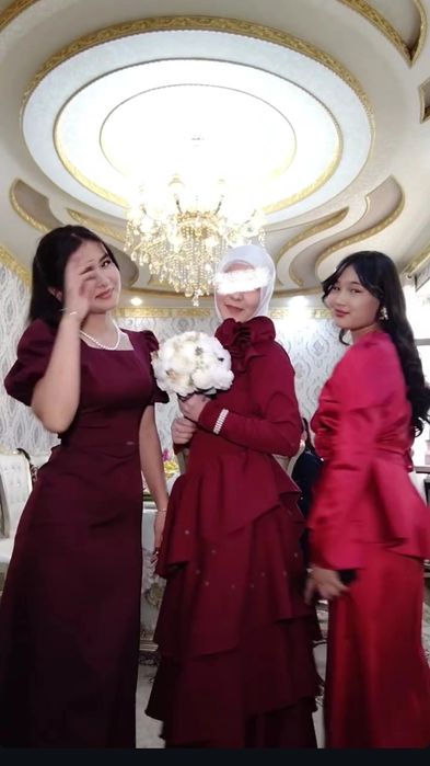 Бардовий платье вечернее и нарядные