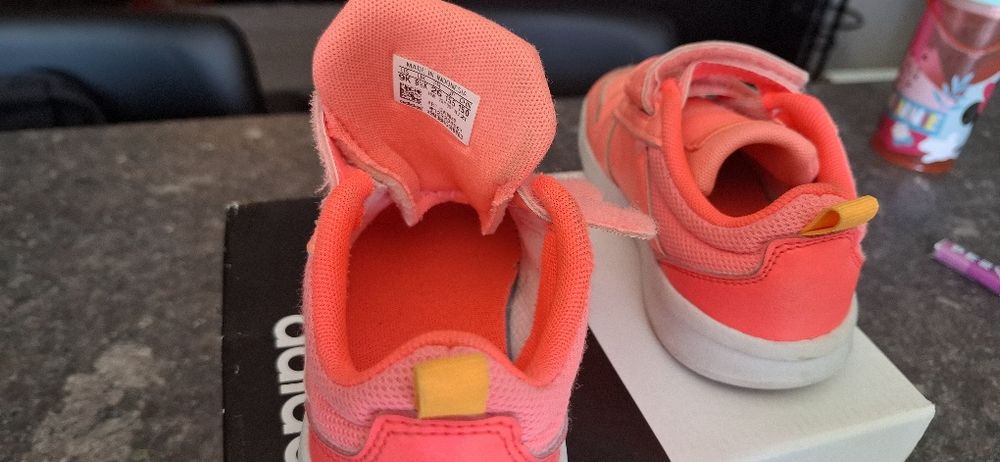 Продавам детски маратонки Adidas и Disney Minnie mouse