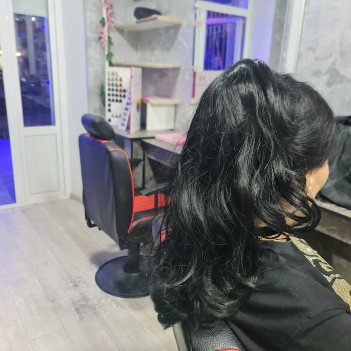 Волос на заколке