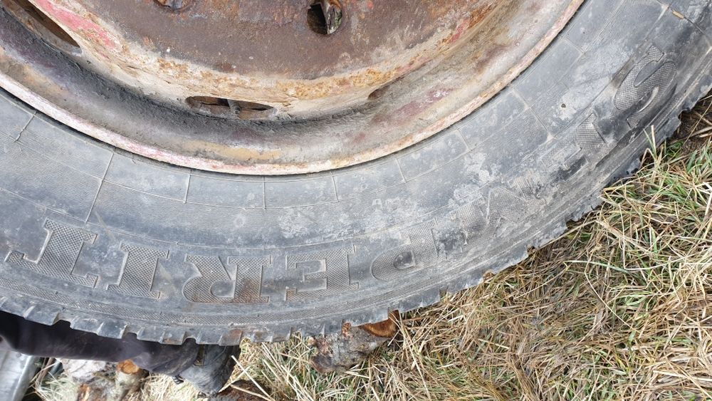 Джанта с гума 275 70 22.5 семперит