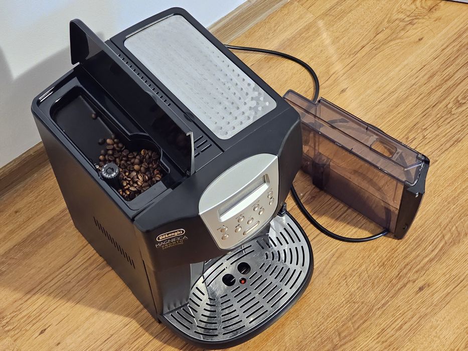 Espressoare automate cafea Jura și Delonghi