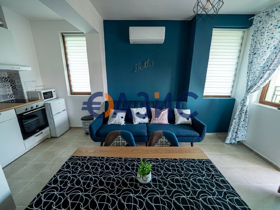 Къща на 3 етажа 320 кв. м. + парцел 500 кв. м., м. Инцараки, Свети