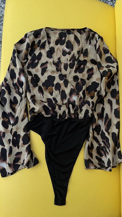 Елегантно боди на Boohoo с ефектен ръкав